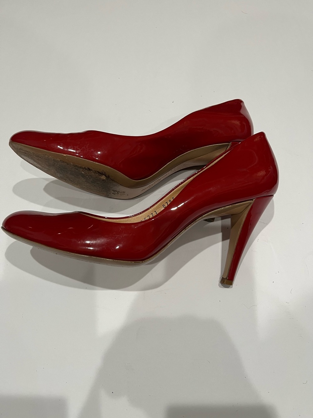 Salvatore Ferragamo Red Patent Leather‎ Round-Toe Pumps Sz. 8 - Picture 5 of 6